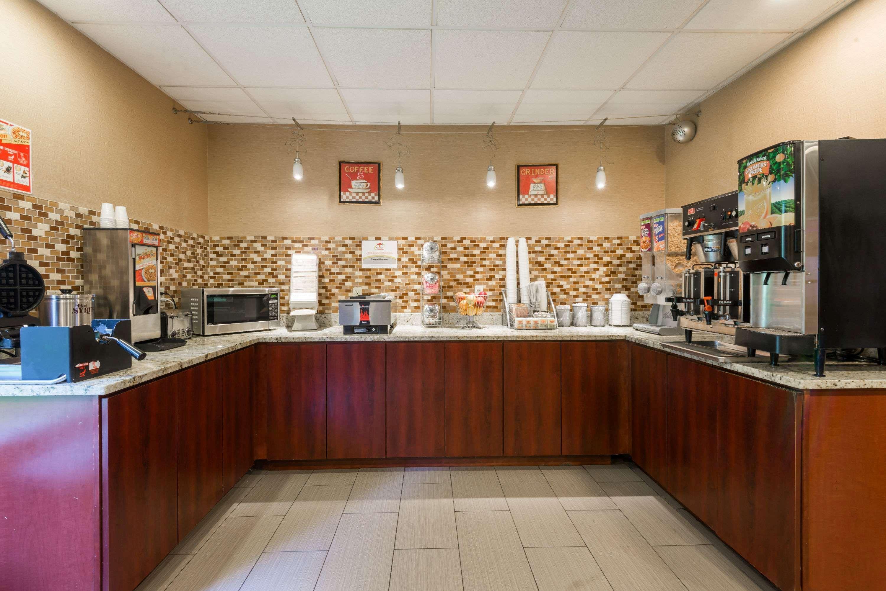 Готель Super 8 By Wyndham Mars/Cranberry/Pittsburgh Area Кранберрі-Тауншіп Екстер'єр фото